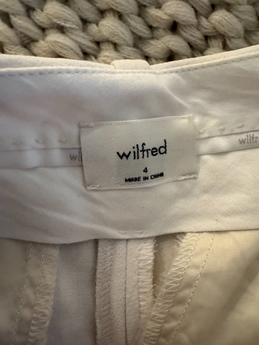 Aritzia Effortless Pant in White Crepette Size 4 Regular - Picture 4 of 5